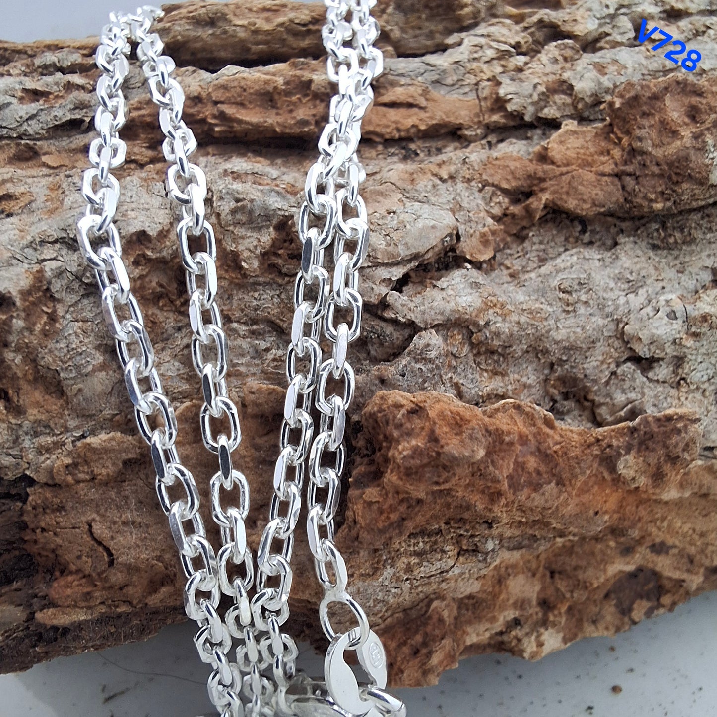 Diamond cut cable chain